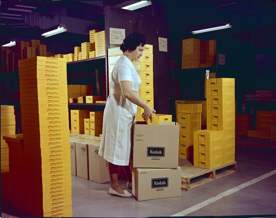 [Unknown Photographer], Packing Polycontrast Paper, Kodak Canada, Toronto, 1962. Image from The Kodak Canada Corporate Archive, courtesy of Toronto Metropolitan University Library, Archives and Special Collections