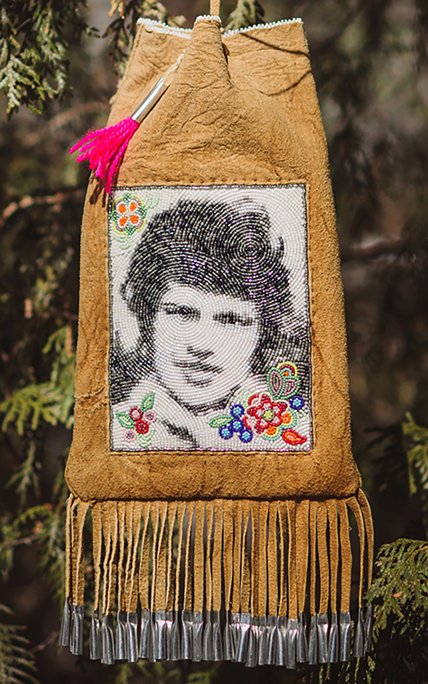 Celeste Pedri-Spade, Shirley's Tobacco Bag, 2014 (delica beads, brain-tanned moose hide). Courtesy of the artist. Photo: Rebecca Bose