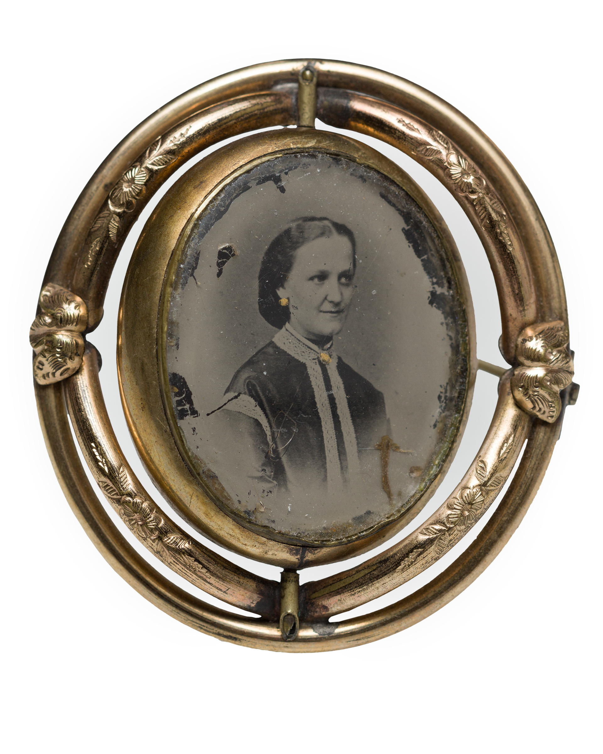 Unidentified photographer, [Double-sided brooch with photographic portrait and floral motif], [date unknown] (brass, dried flowers, tintype). Courtesy of the Howard and Carole Tanenbaum Photography Collection