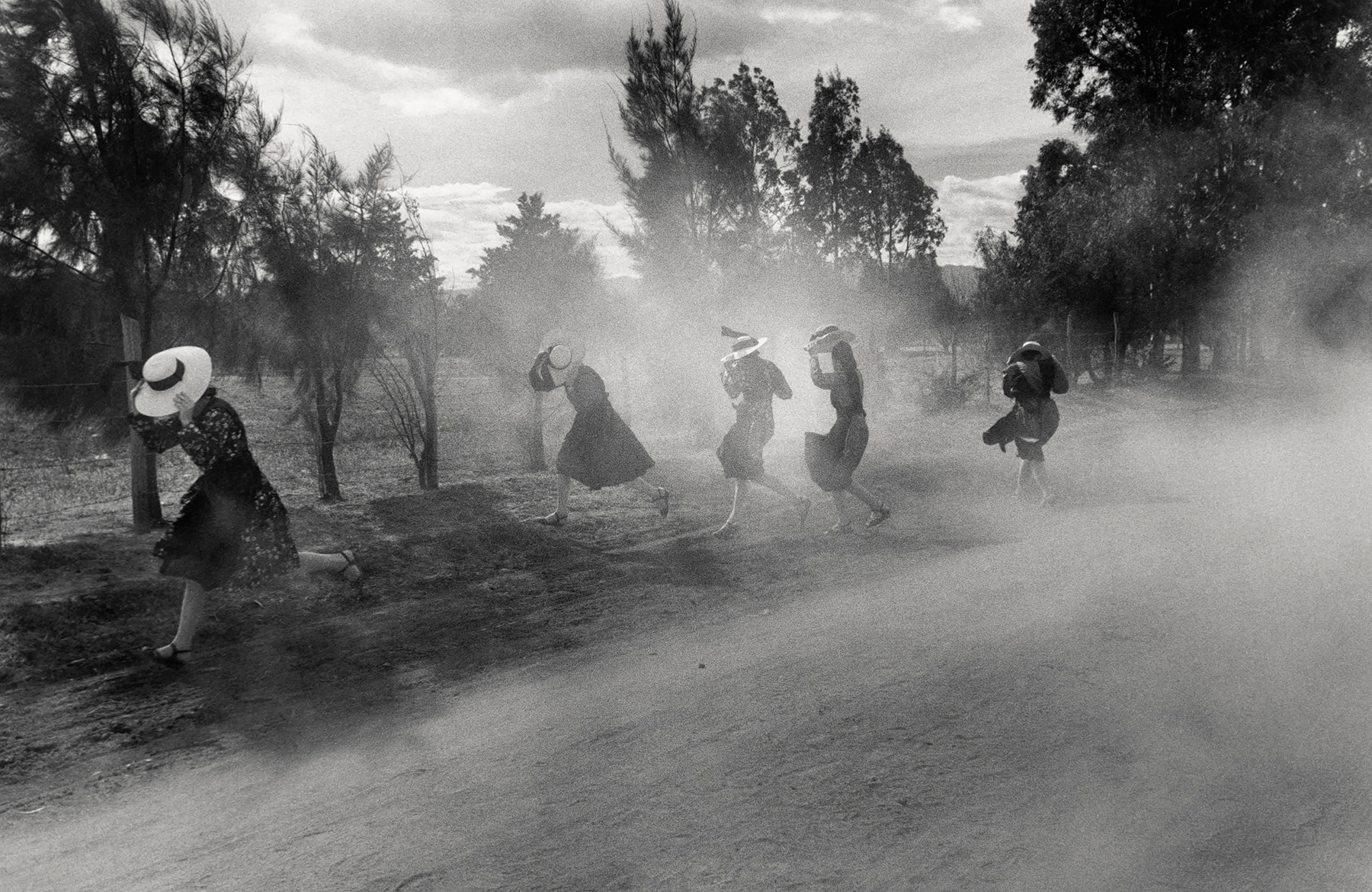     Larry Towell, Dust Storm, Durango Colony, Durango, Mexico, 1994. Copyright the artist.

