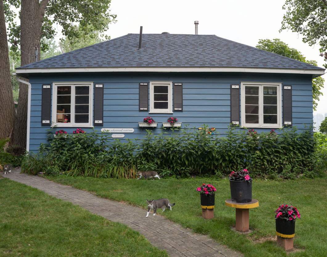     April Hickox, Four Channel Avenue, Ward’s Island, 1997

