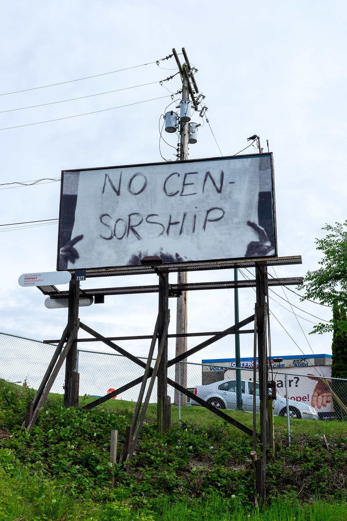     Carmen Winant, XYZ-SOB-ABC, Installation on billboards, Toronto, 2019. Photo: Aaron Friend Lettner. Courtesy CONTACT, the artist.

