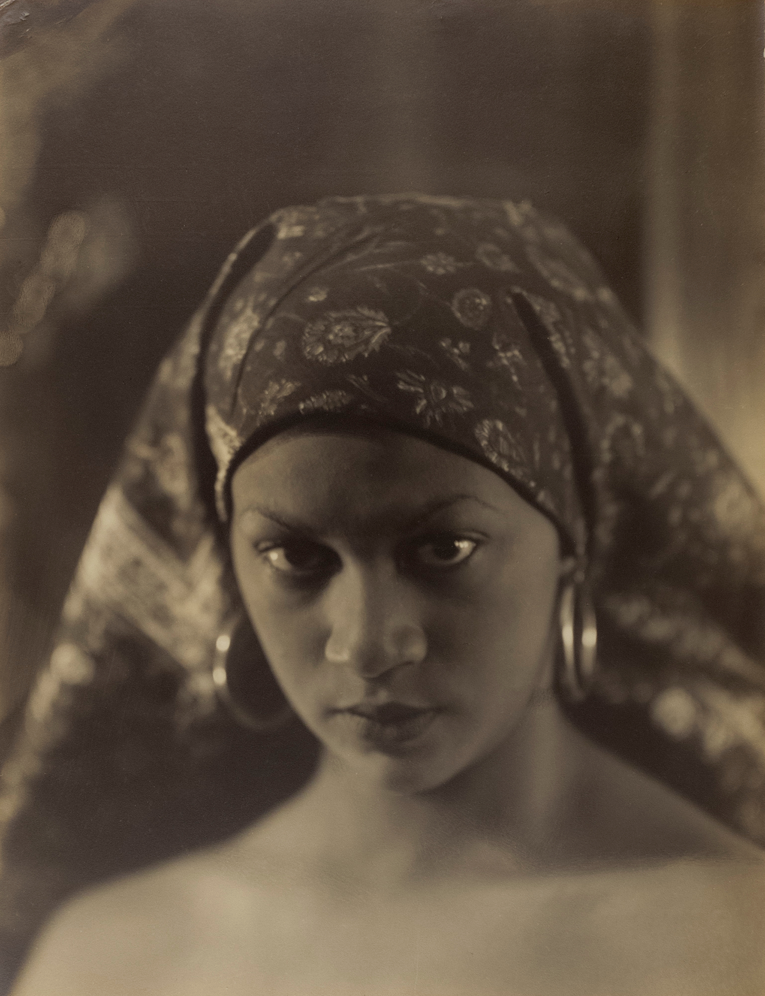     Violet Keene Perinchief, African Appeal, around 1935. Gelatin silver print, Overall (sheet): 64.45 x 50.80 cm. Courtesy Stephen Bulger Gallery © The Estate of Violet Keene Perinchief/ Stephen Bulger Gallery.

