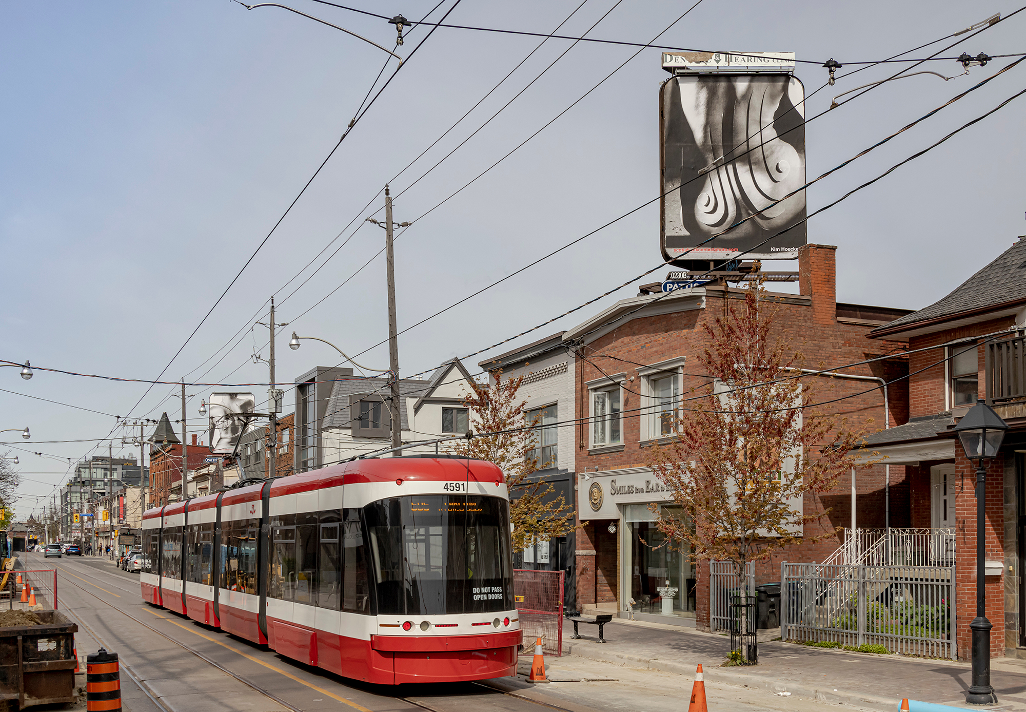     Kim Hoeckele, epoch, stage, shell, installation on Dovercourt Rd/Dupont St, and College St/Dovercourt Rd, Toronto, 2021. Courtesy of the artist and CONTACT. Photo: Toni Hafkenscheid

