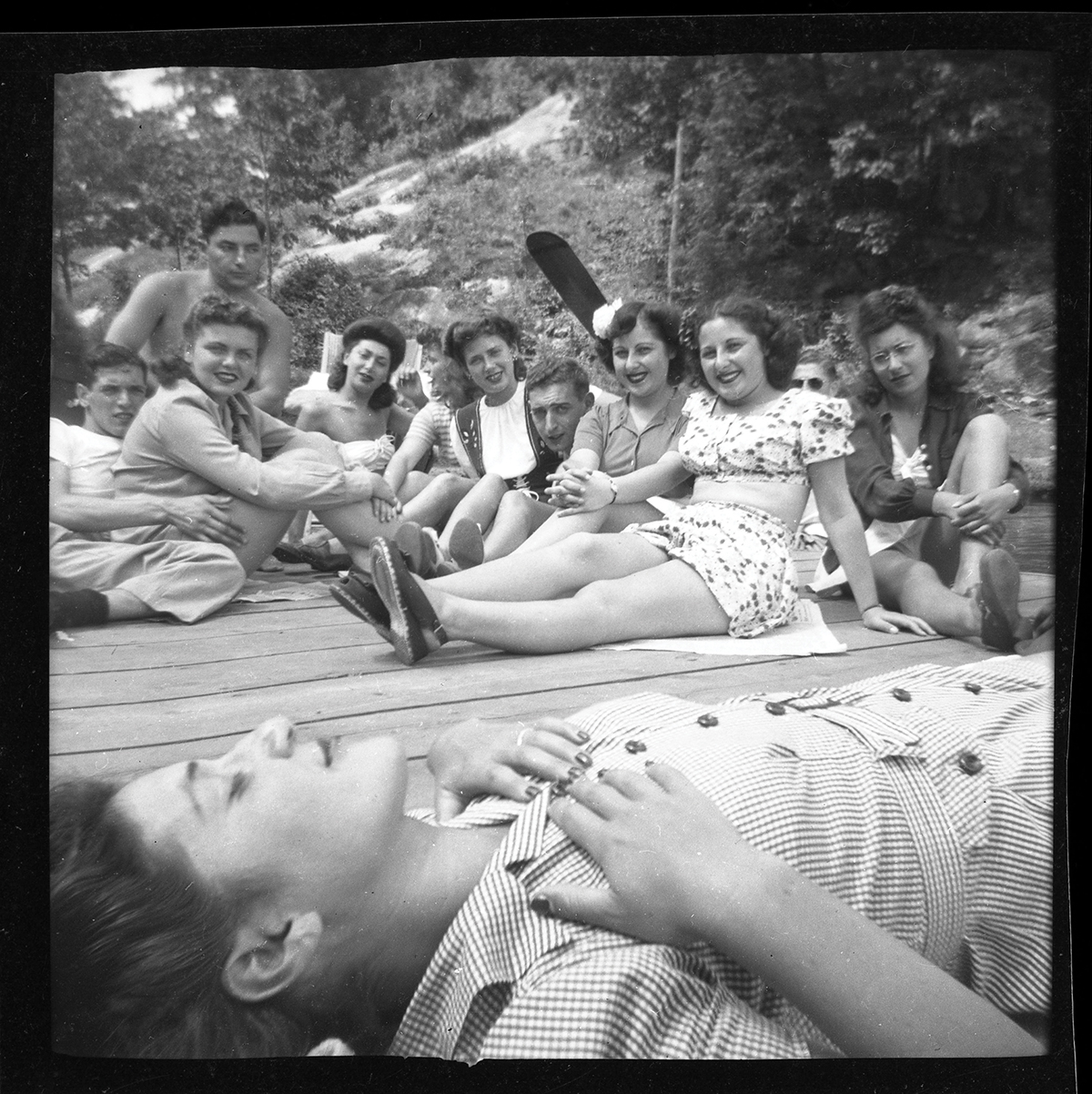     John E. Ackerman, Friends at Smith&#8217;s Bay House, 1944. Archival Pigment Print, 5 x 5”. © Ontario Jewish Archives, Blankenstein Family Heritage Centre (UJA Federation), accession 2013-10-3

