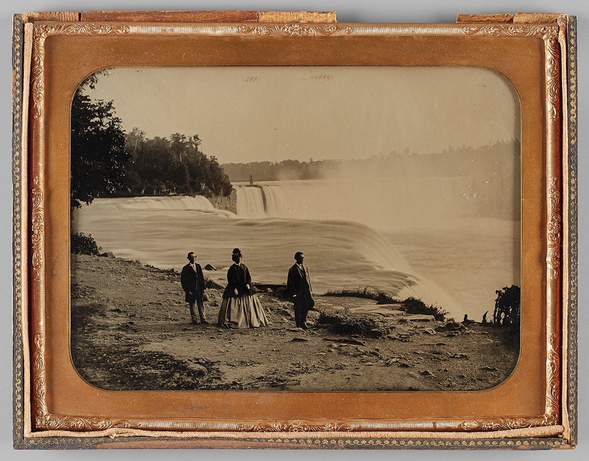     Platt Babbitt, A Party of Three Tourists Visiting Niagara Falls, c. 1855. Ambrotype, 6.7 x 8.5&#8243;. Purchase, funds donated by Penny Rubinoff, 2015. © 2017 Art Gallery of Ontario. 

