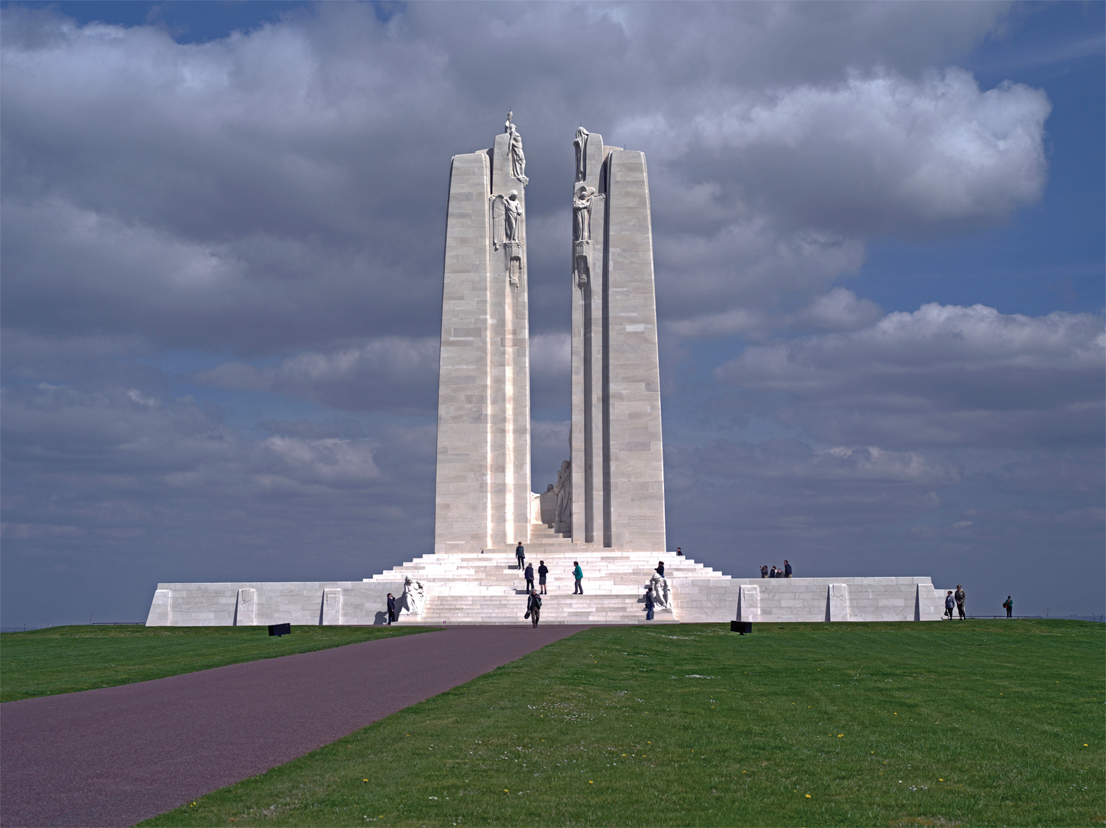     Shelley Niro, Monument at Vimy Ridge, 2015. 

