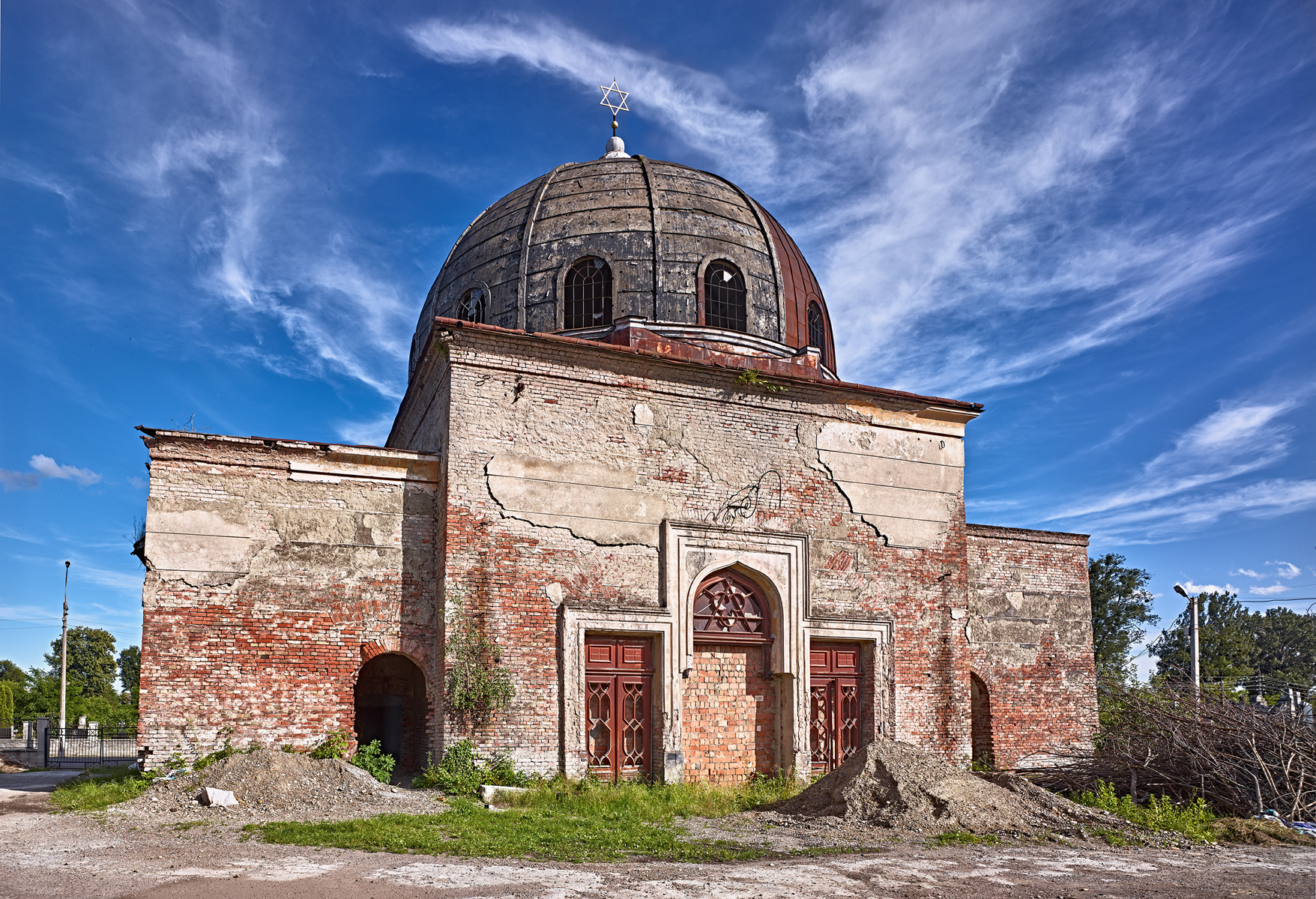     David Kaufman, The crumbling funeral hall in Chernivtsi’s Zelena Street Jewish cemetery, Ukraine, 2016

