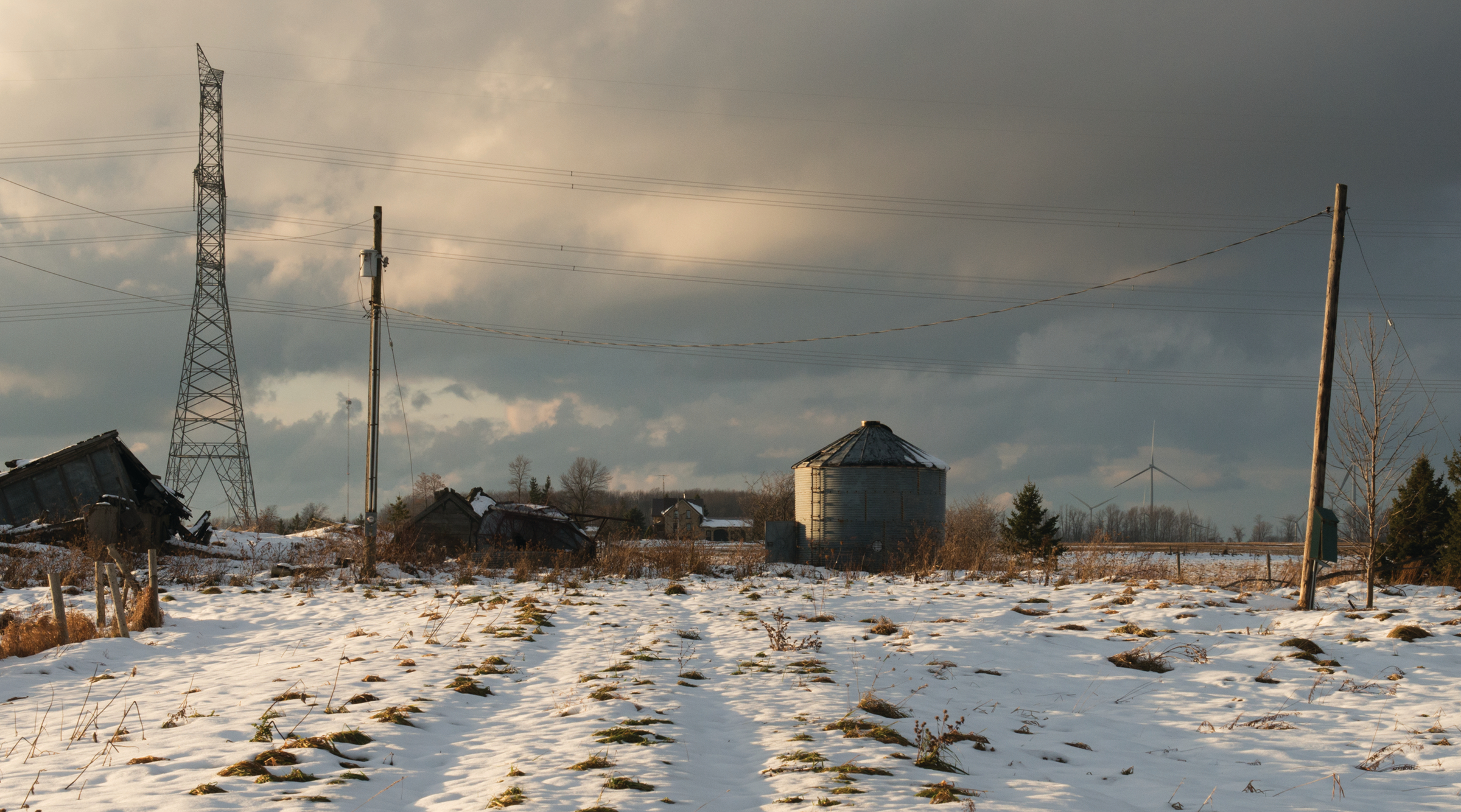     Lisa Murzin, Farm Landing, Certain Debarquements, 2015. Chromogenic print, 30 x 36&#8243;. Courtesy of the artist. 

