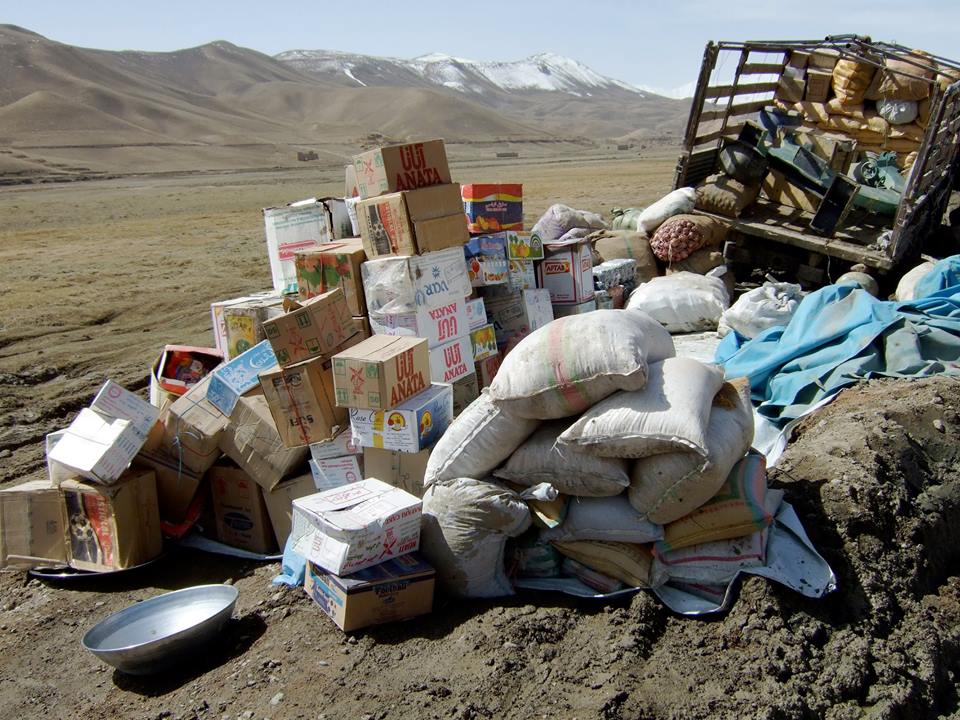     Jayce Salloum, taking stock, dusted mud path, stores/goods, truck upheaved, moving around, silk road routes, few minutes away from the Driver&#8217;s restaurant near Qarghanatu, on the way to Band-e-Amir from Bamiyan, Bamiyan province, Afghanistan, 4/17/08 [DSCF3150]

