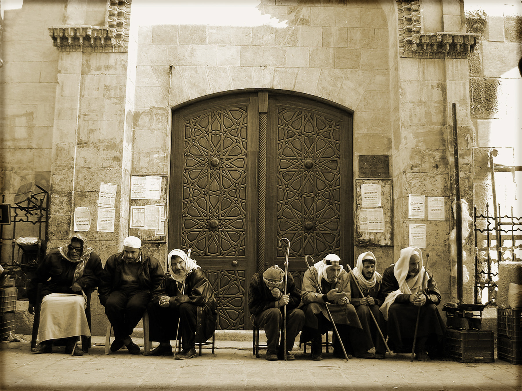     Maha Munaf, Blind Faith &#8211; Aleppo/Syria, 2003 

