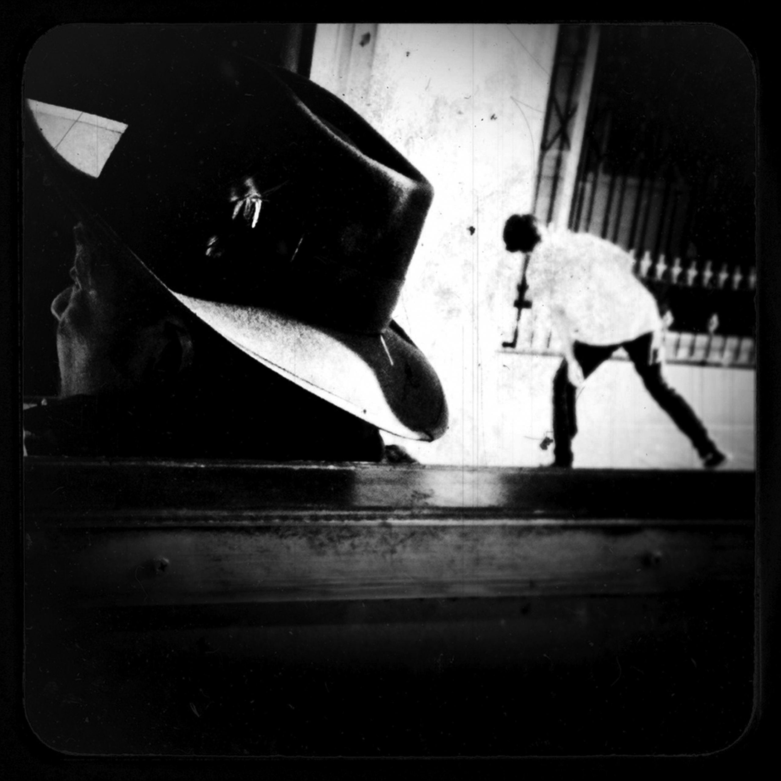     Dan Cristea, The shoe shiner, San Francisco Market Street, 2011 

