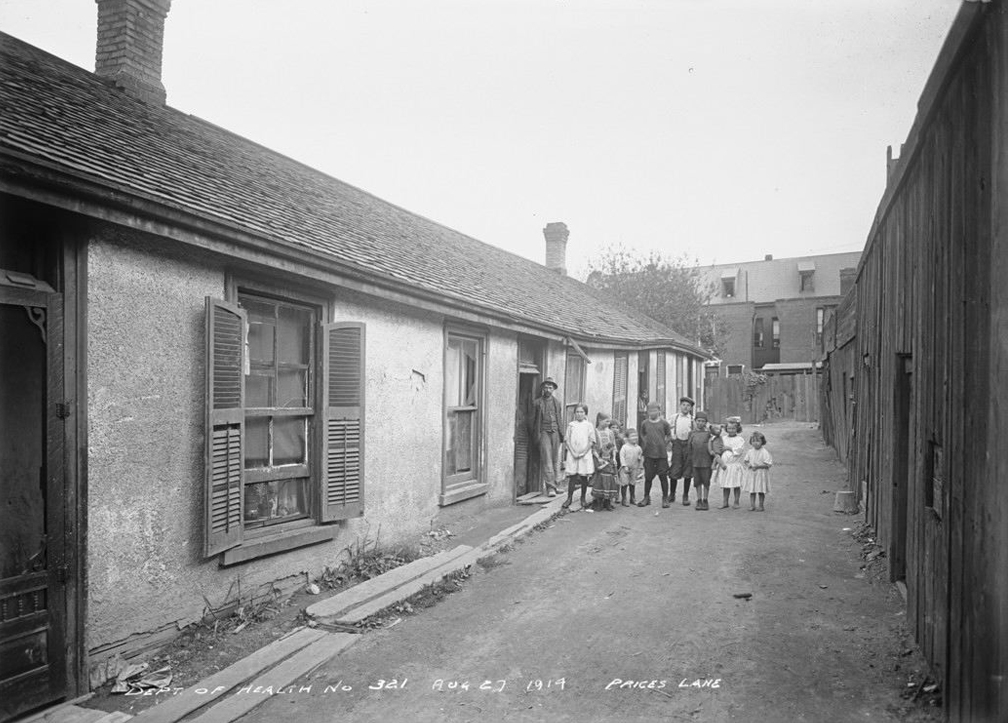     Arthur Goss (City of Toronto Archives), Price&#8217;s Lane, 1914 

