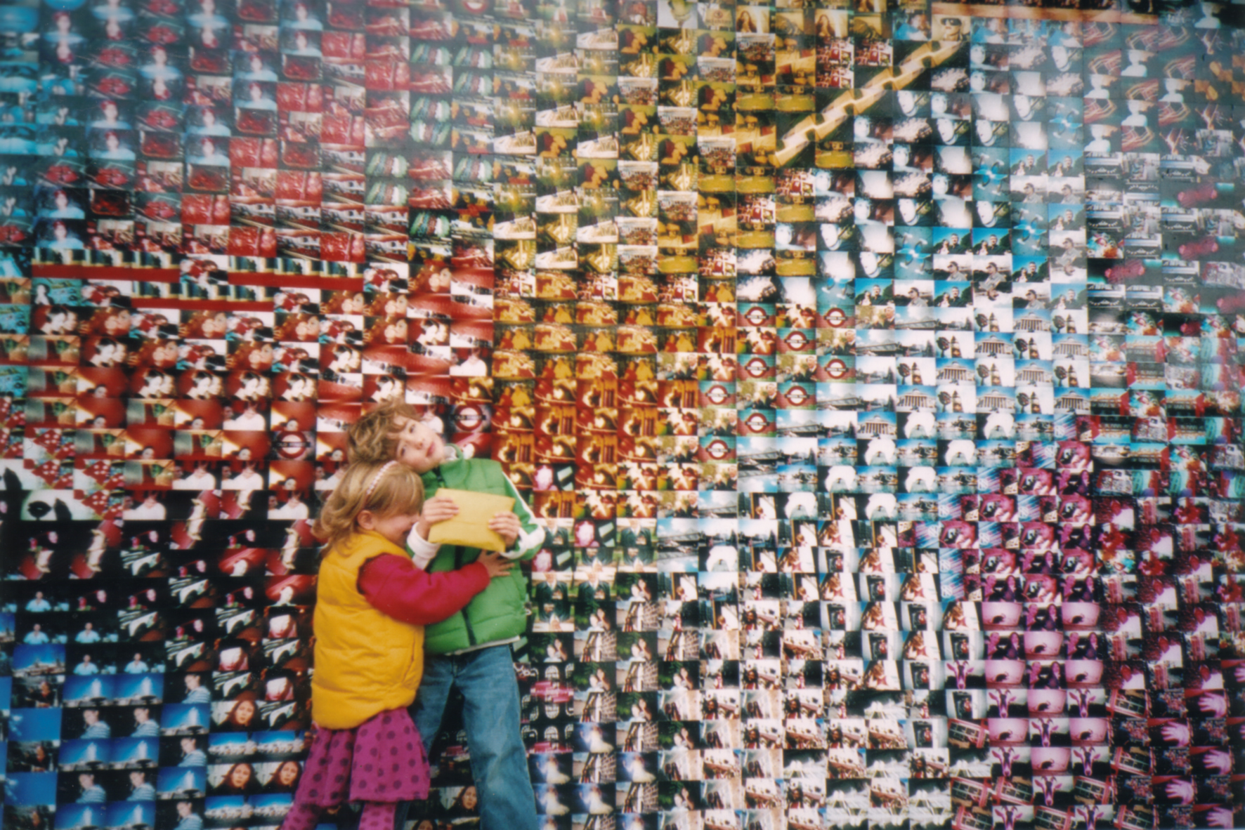     Lomography, LomoWall
