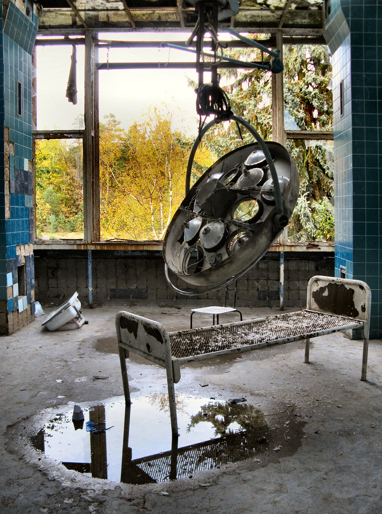     Stephanie Avery, Operating Room, 2008 

