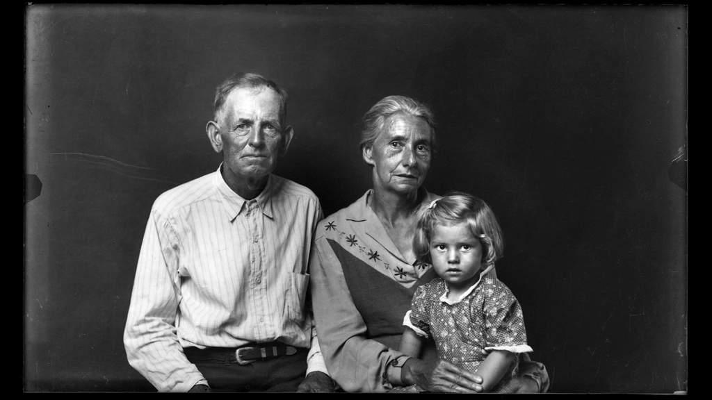 Disfarmer: A Portrait of America - CONTACT Photography Festival