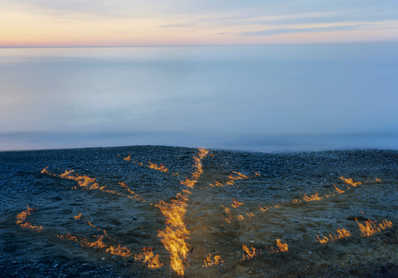     Amanda Arcuri, Burning Beach, 2009 © A.Arcuri

