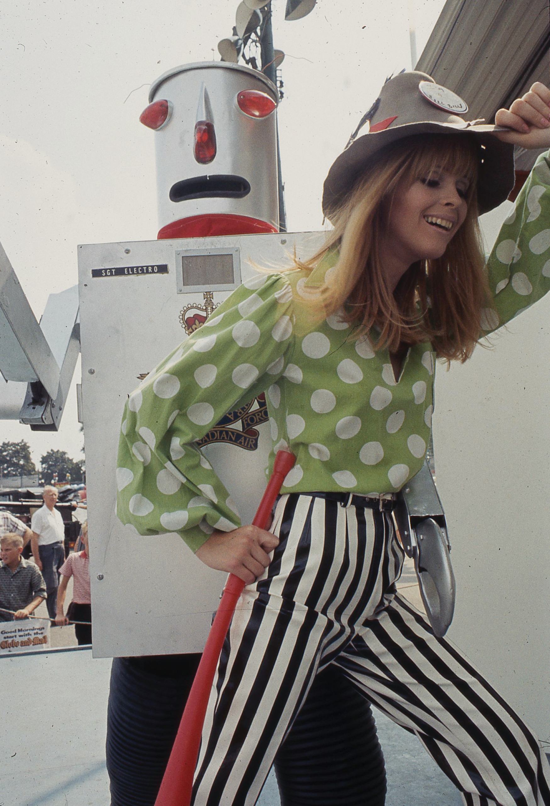 Girl and Robot, 1974. Canadian National Exhibition Archives, Slides 1974v. Courtesy of the CNEA