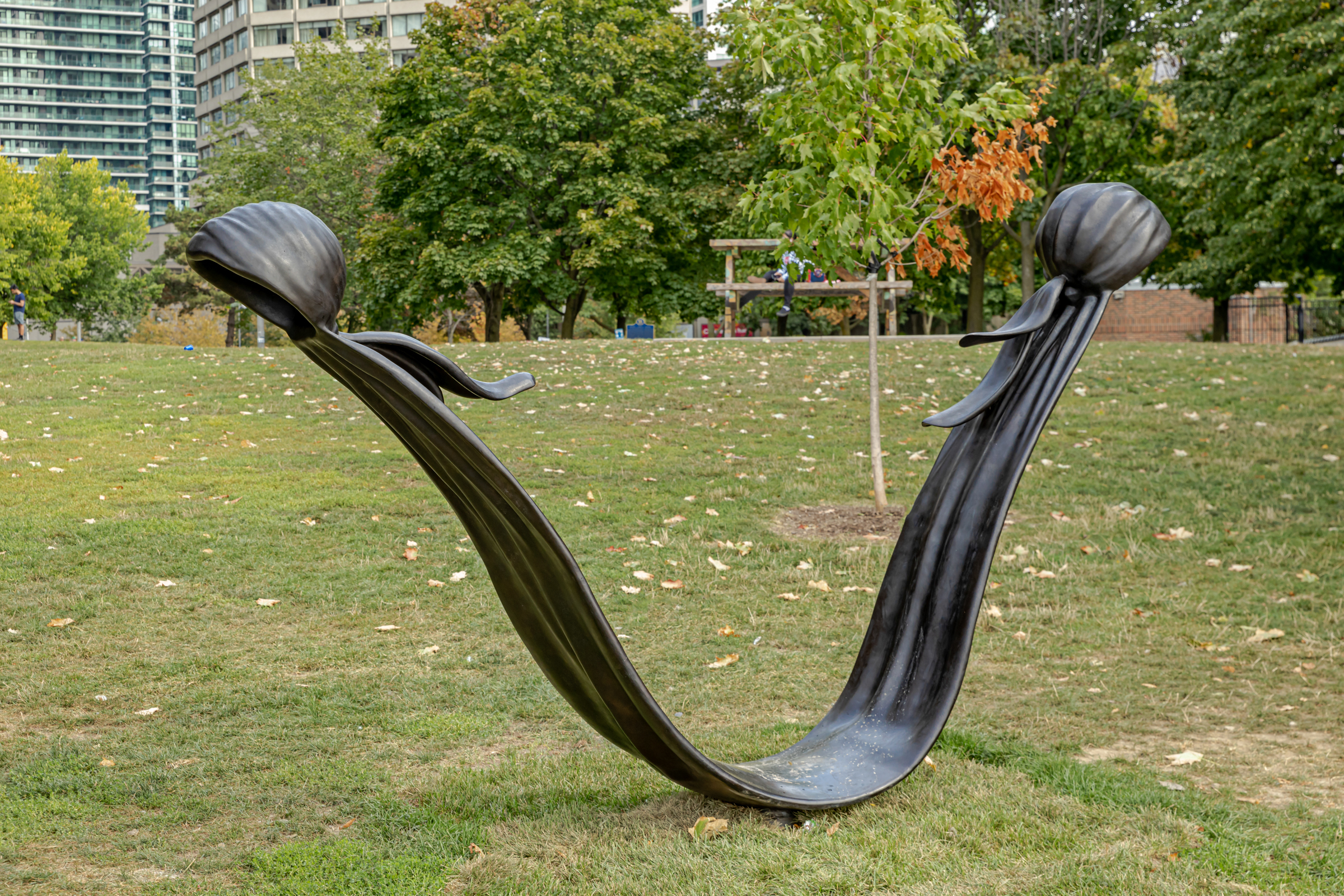     Esmaa Mohamoud, The Brotherhood FUBU (For Us, By Us), (bronze), installation view, Harbour Square Park, Toronto, 2022. Courtesy of the artist. Photo: Toni Hafkenscheid

