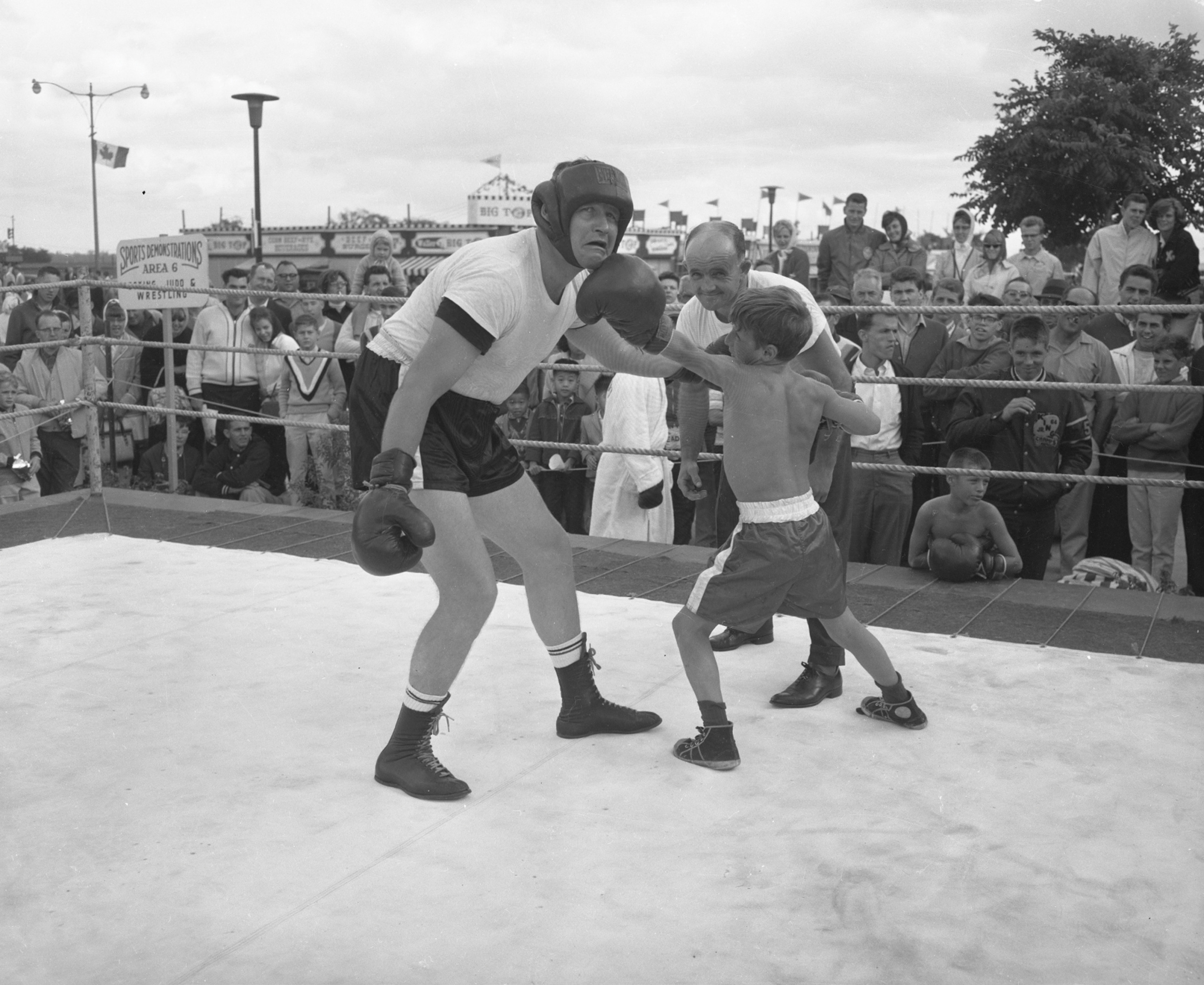 Throwing Punches, Boxing Demonstration August 28, 1965, Canadian National Exhibition Archives, MG5-F1429-I6. Courtesy of the CNEA