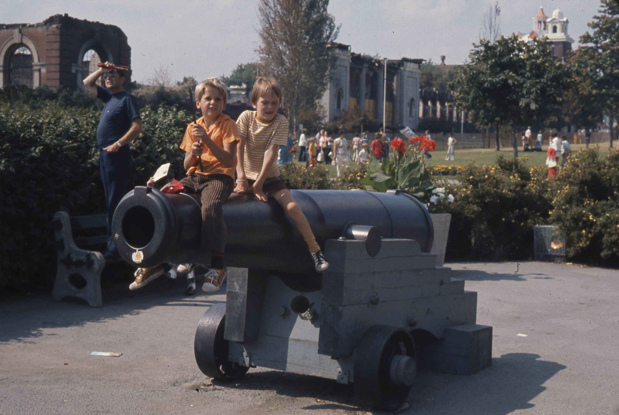 Midway, 1974. Canadian National Exhibition Archives, Slides 1974-6. Courtesy of the CNEA