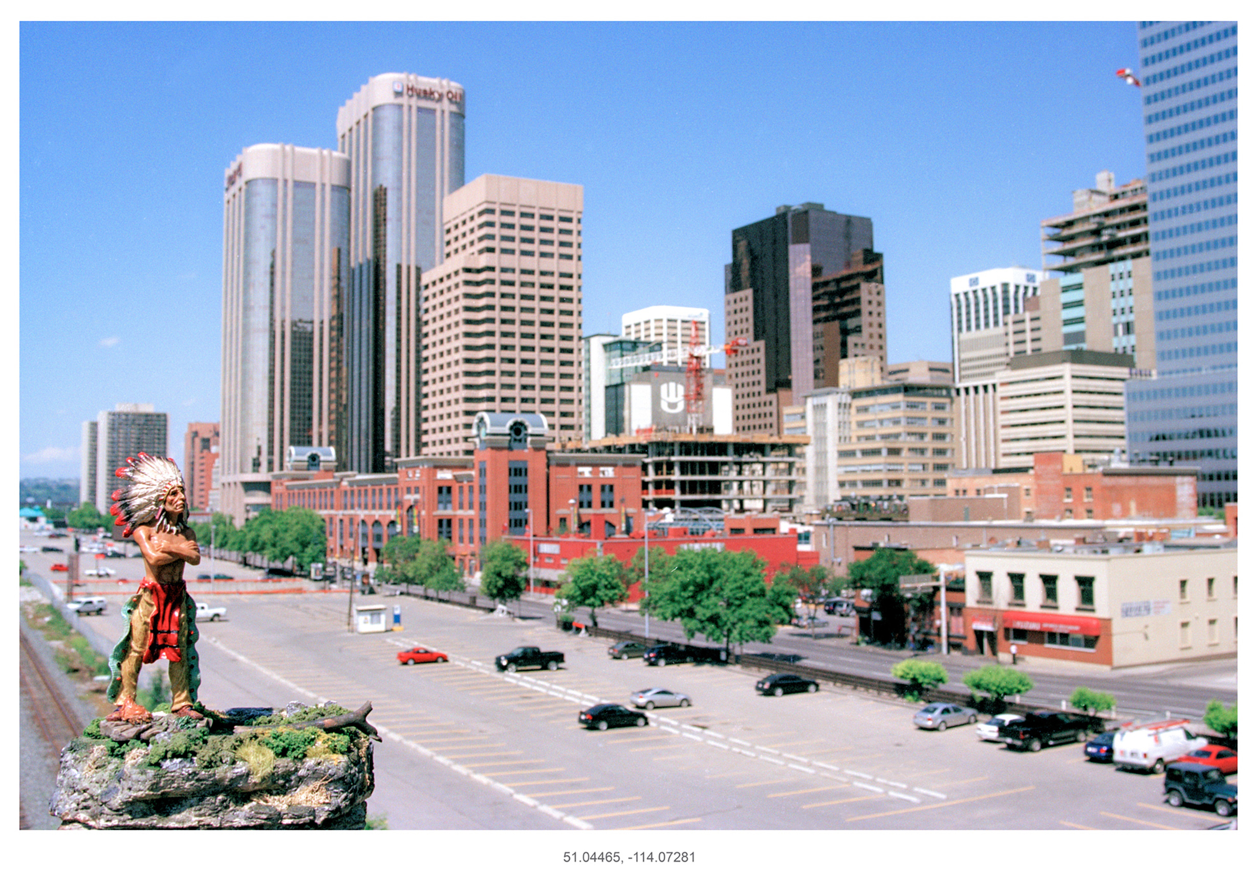 Jeff Thomas, Calgary, Alberta, Crossed Arms, 2005. Courtesy of the artist and Stephen Bulger Gallery. © Jeff Thomas